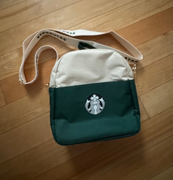 Starbucks Corea / 2022 / To Go Green Cooling Bag / Express / Genuine