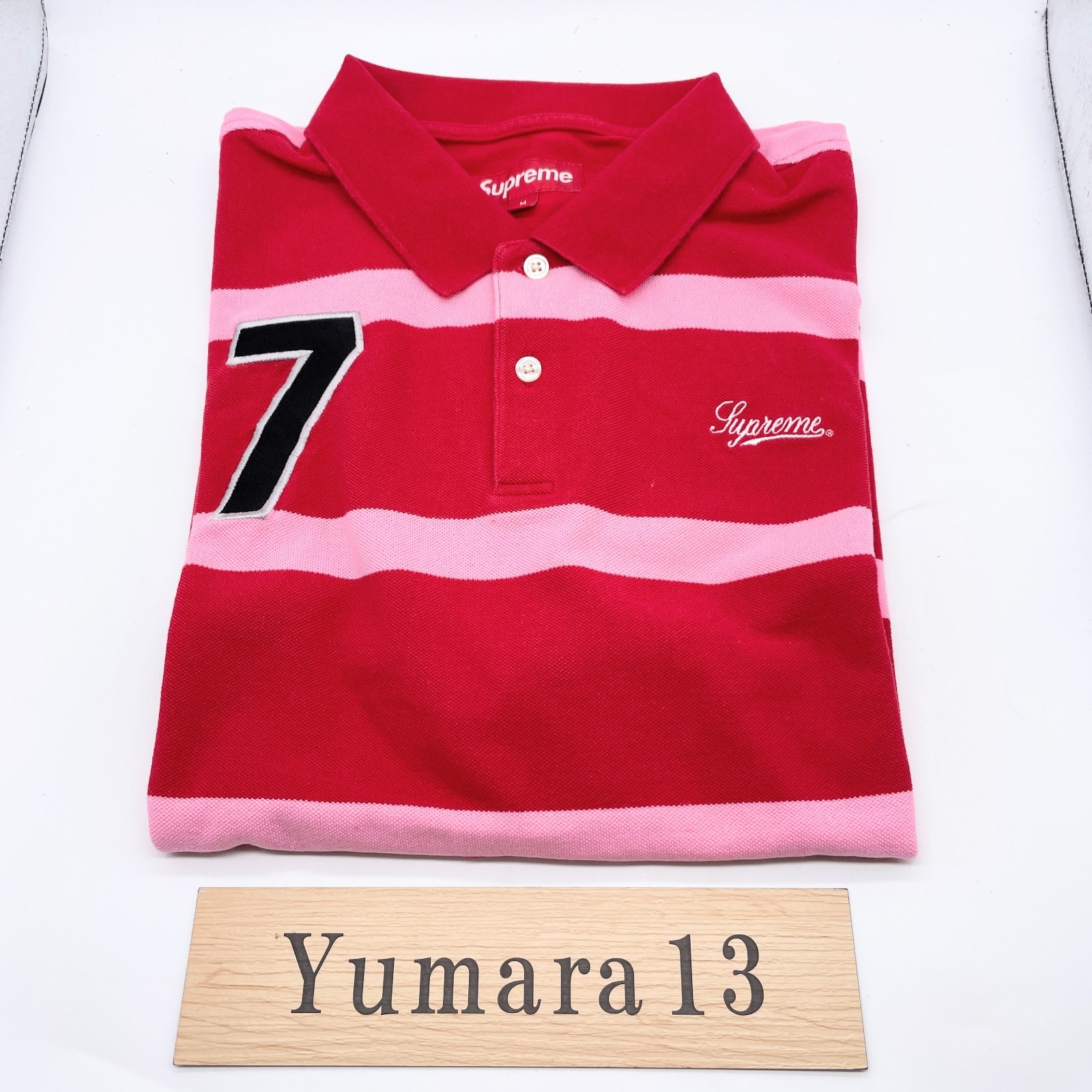 ウェア Supreme Cursive Polo \"Red Stripe\" Supreme Cursive Polo (SS25) - $110