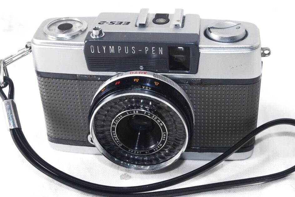 Caméra de film OLYMPUS PEN EE-2 démonté et Martinique